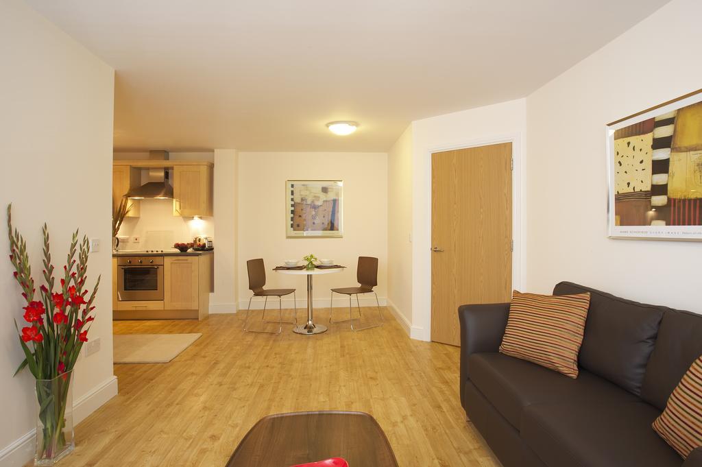 Saco Farnborough Apartment Farnborough  Bilik gambar